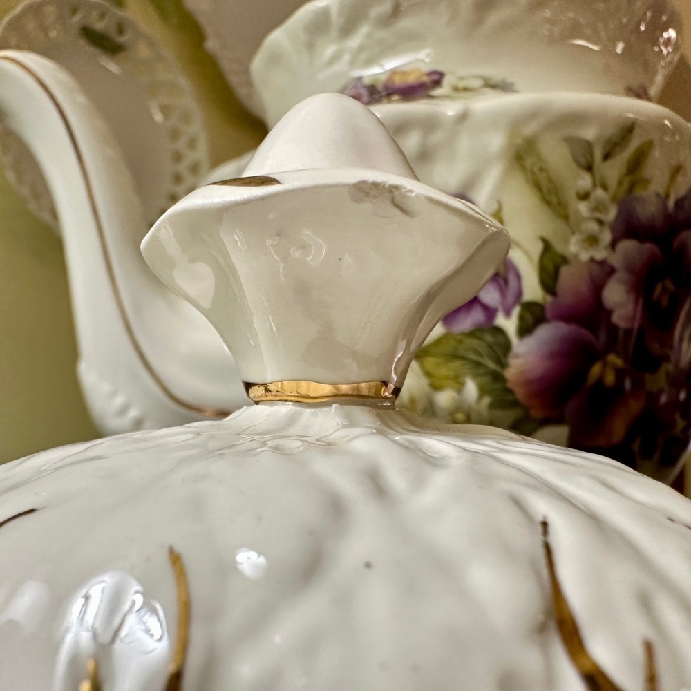 VINTAGE, CROWN DORSET, WHITE TEAPOT WITH PURPLE PANSIES & GOLD TRIM. - Picture 16 of 16